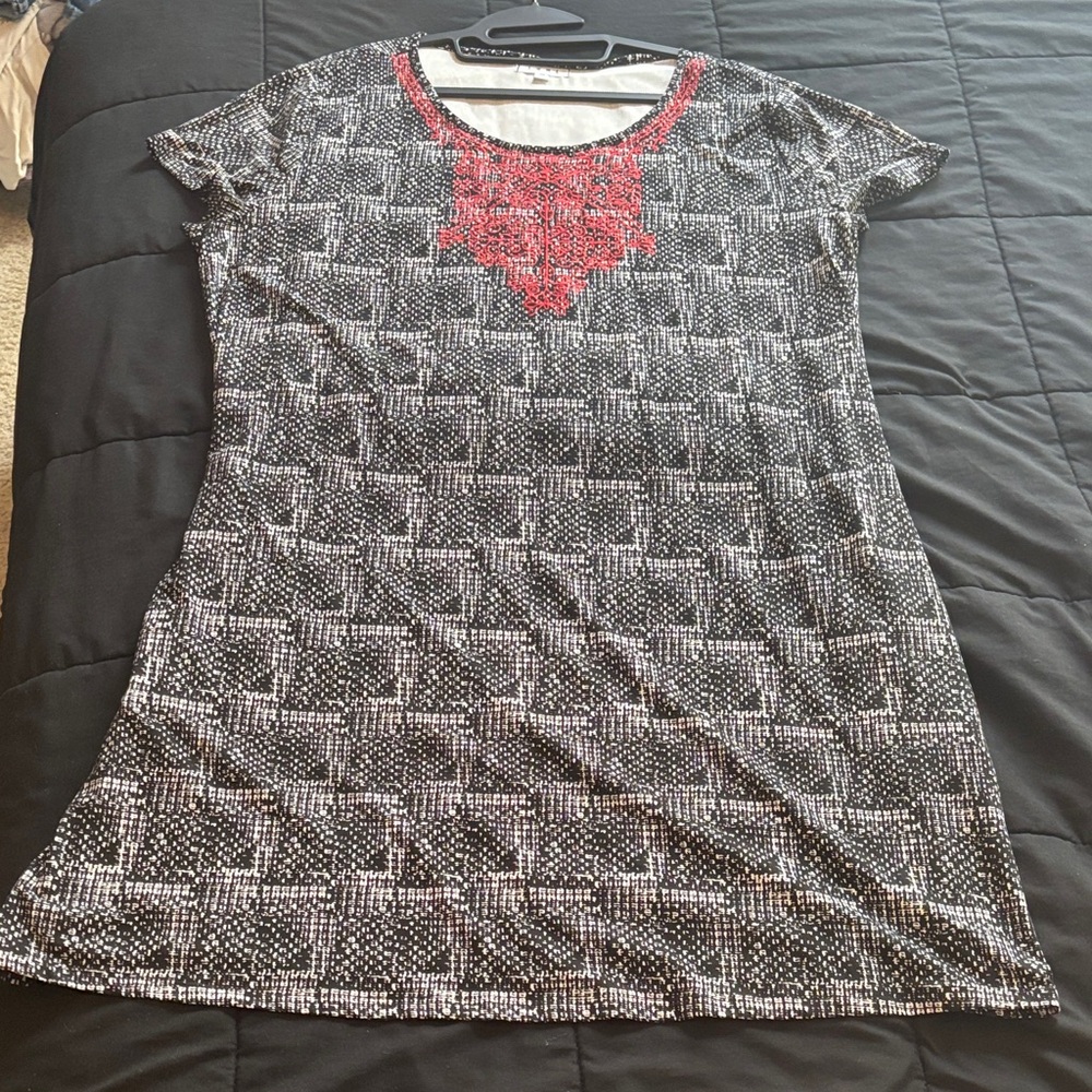 THML Stylish Black and White Women's Dress with Red Accents 3x